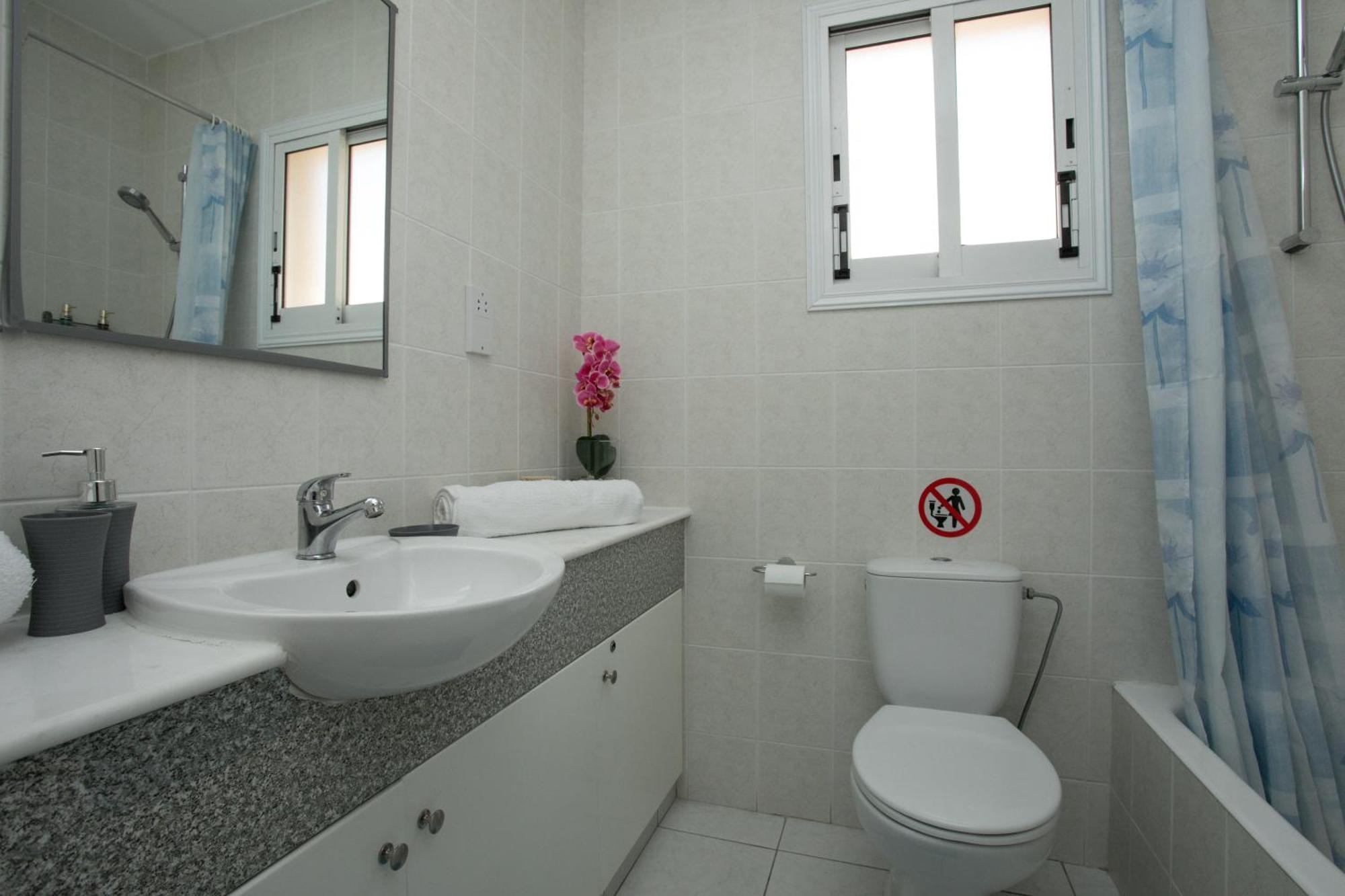 Casa Del Sol Townhouse In Iris Village Paphos Exterior foto